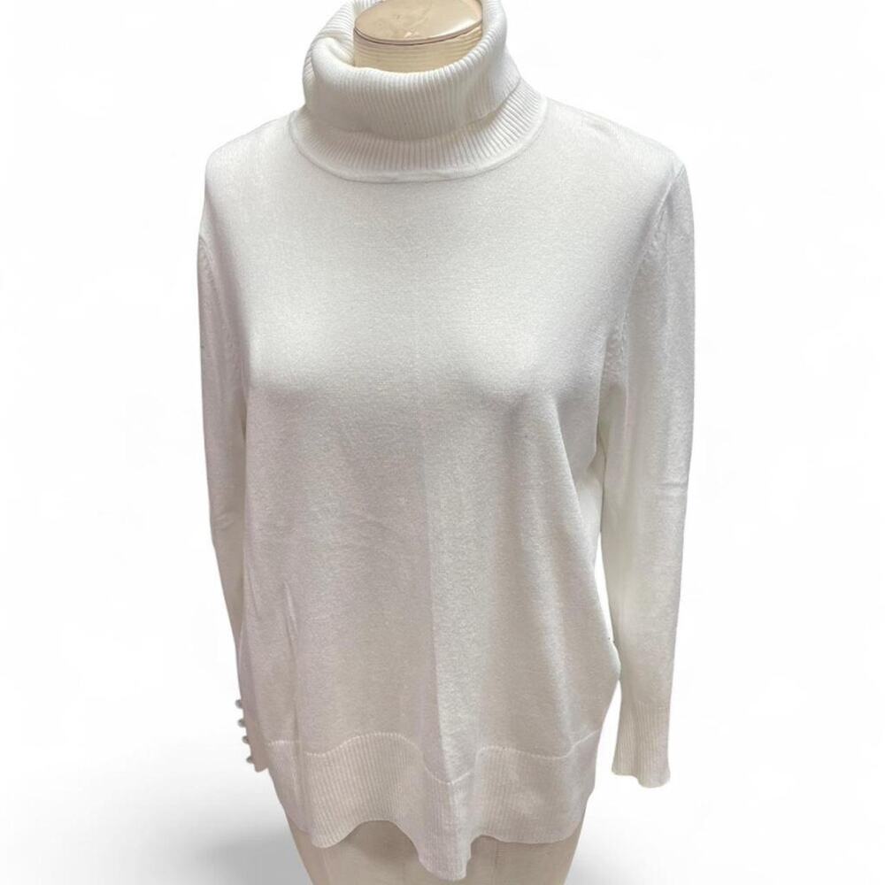 White turtleneck sweater